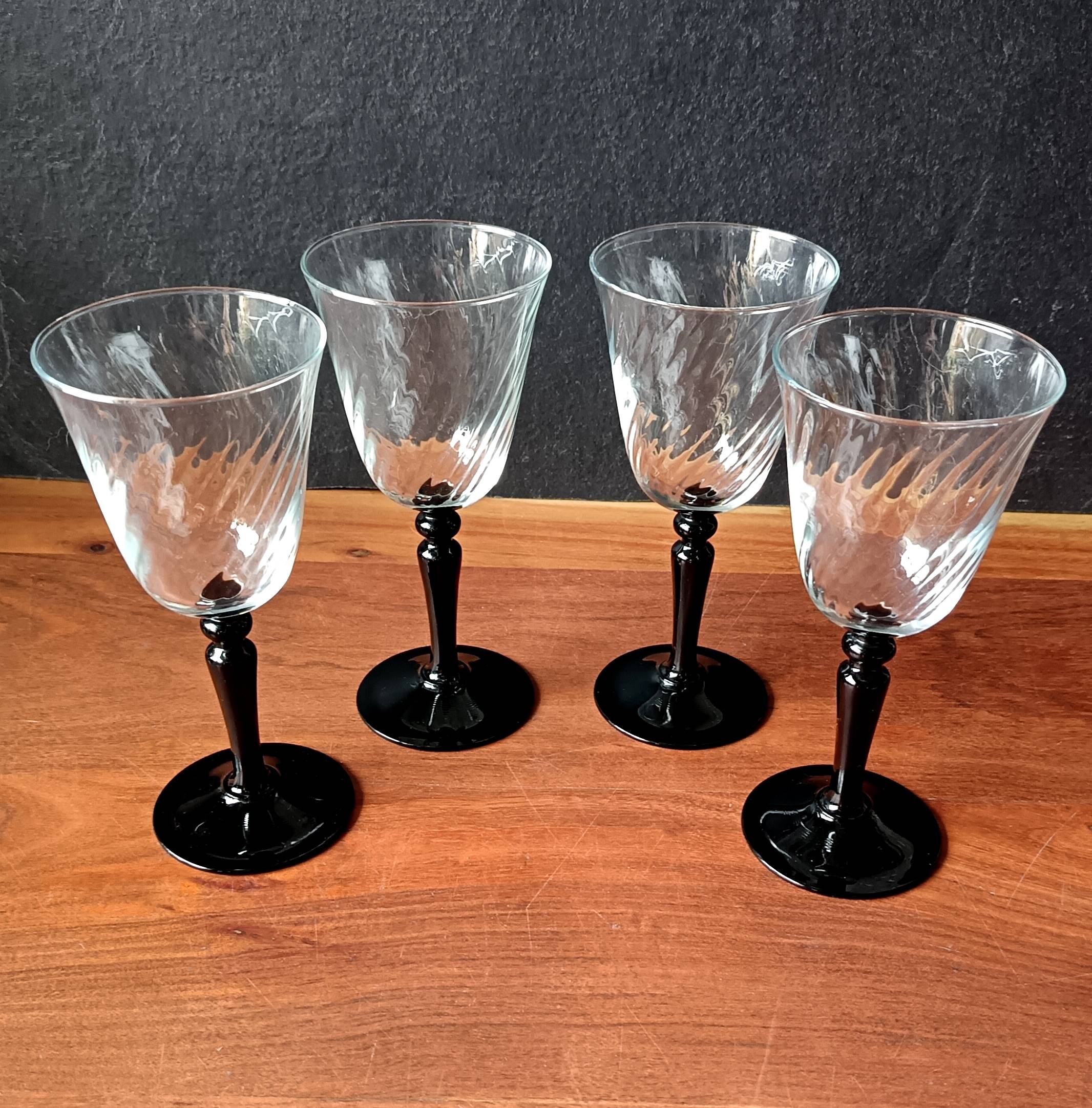 4 glasses 22 cl on black Onyx swirl stand Luminarc France, Vintage