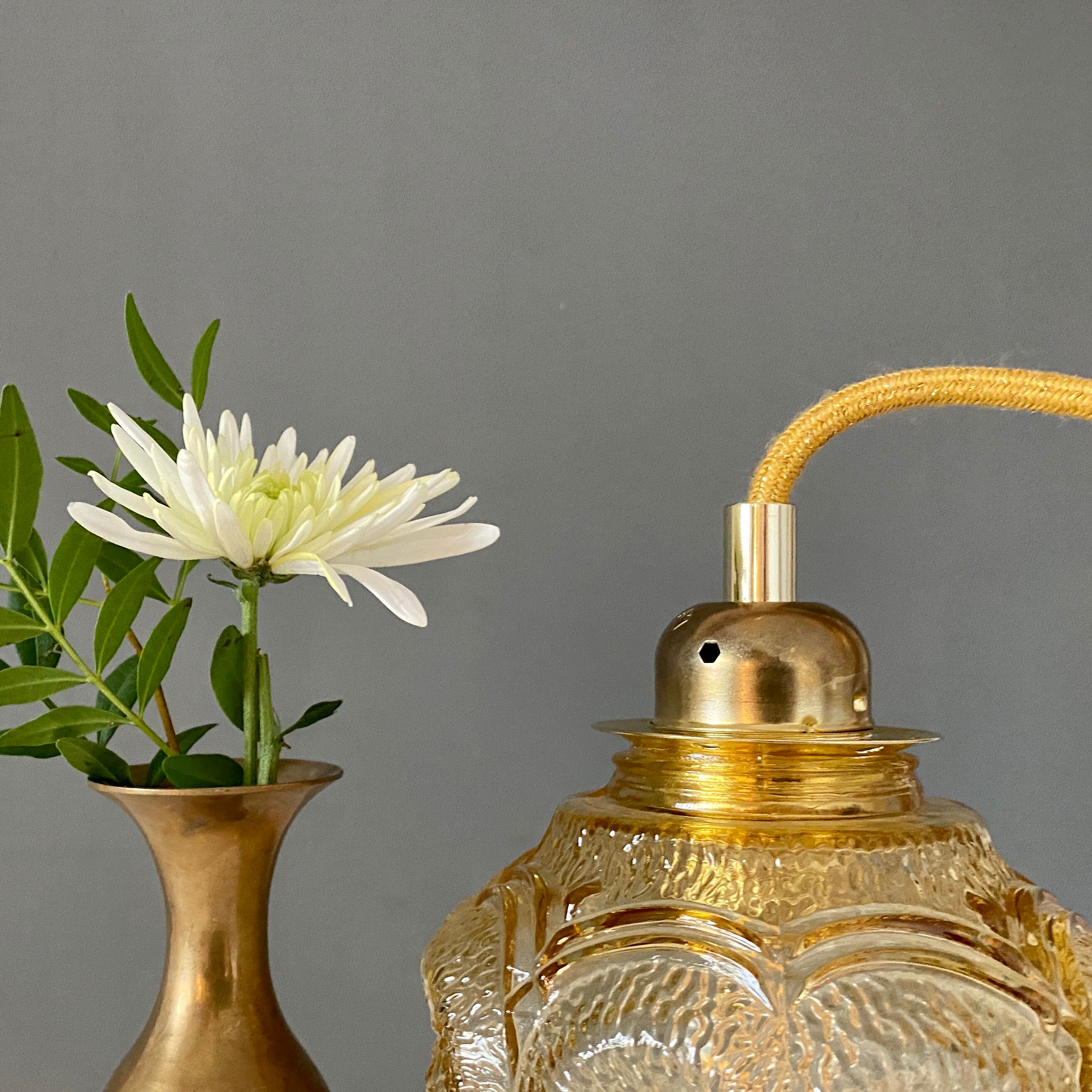 Vintage amber glass tulip ride