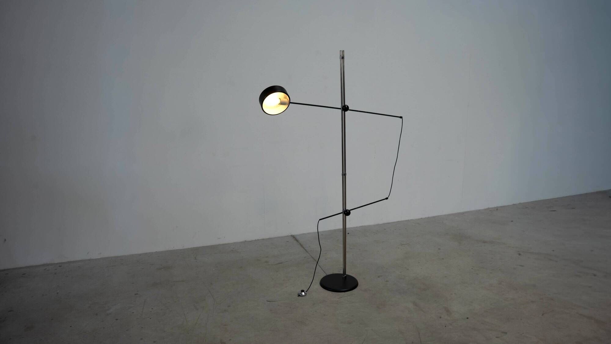 Lampe de sol architecturale par Reggiani