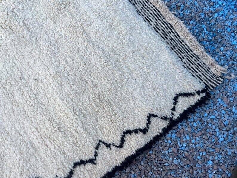 Handmade traditional pure wool rug, size 150/250 cm.