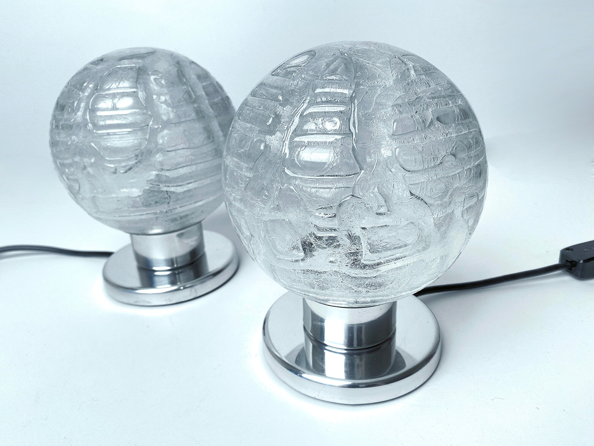 Paire de lampes de table vintage, verre structuré soufflé et chrome, annees 70