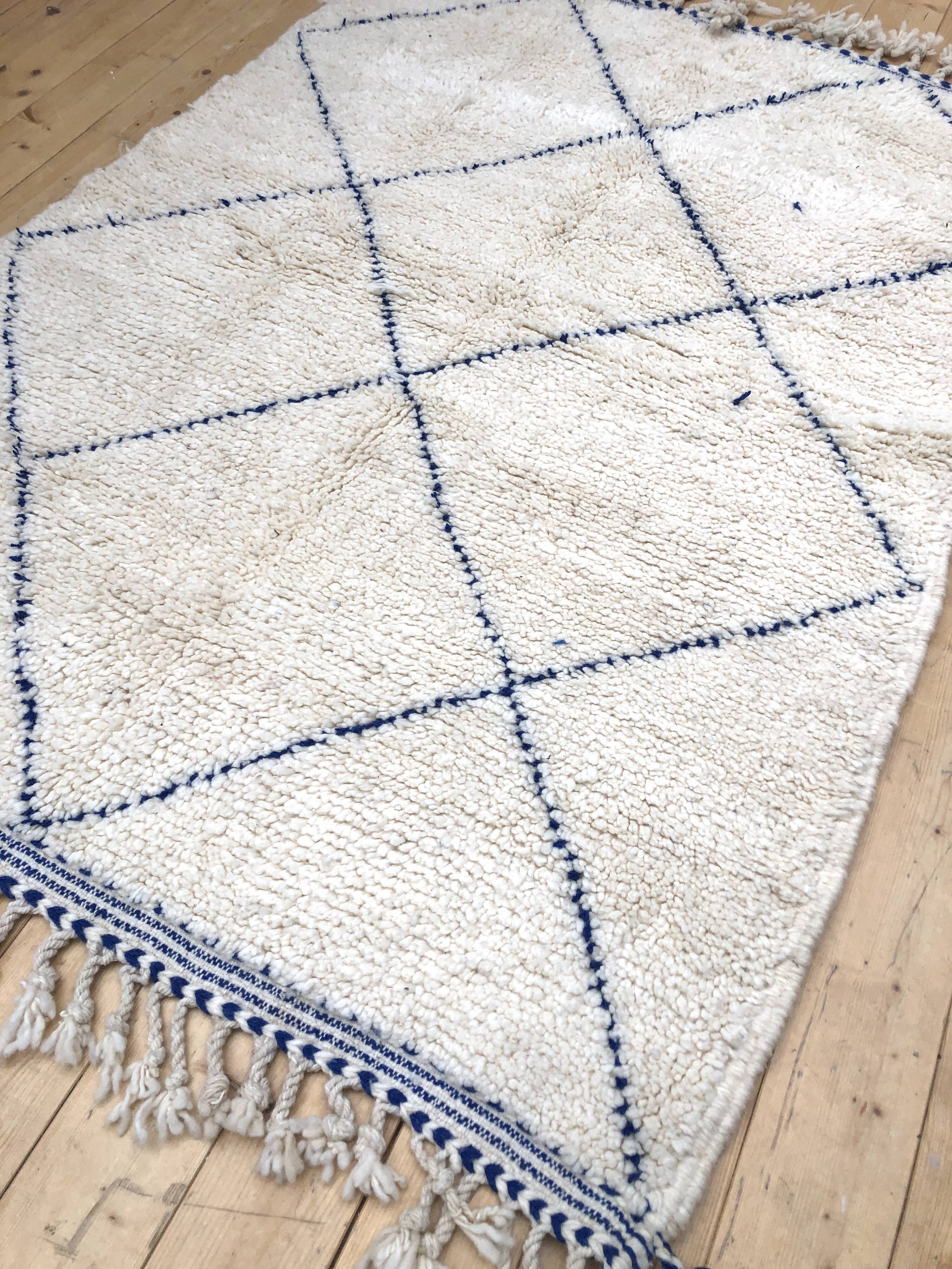 Moroccan Berber carpet Beni Ouarain with majorelle blue diamonds 1.89x1.38m