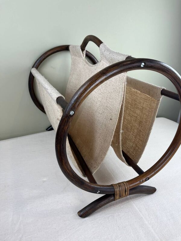 Porte revue vintage en rotin