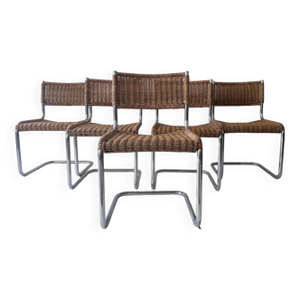 Suite de 5 chaises vintage moderniste, métal chromé et rotin tressé, France 1970