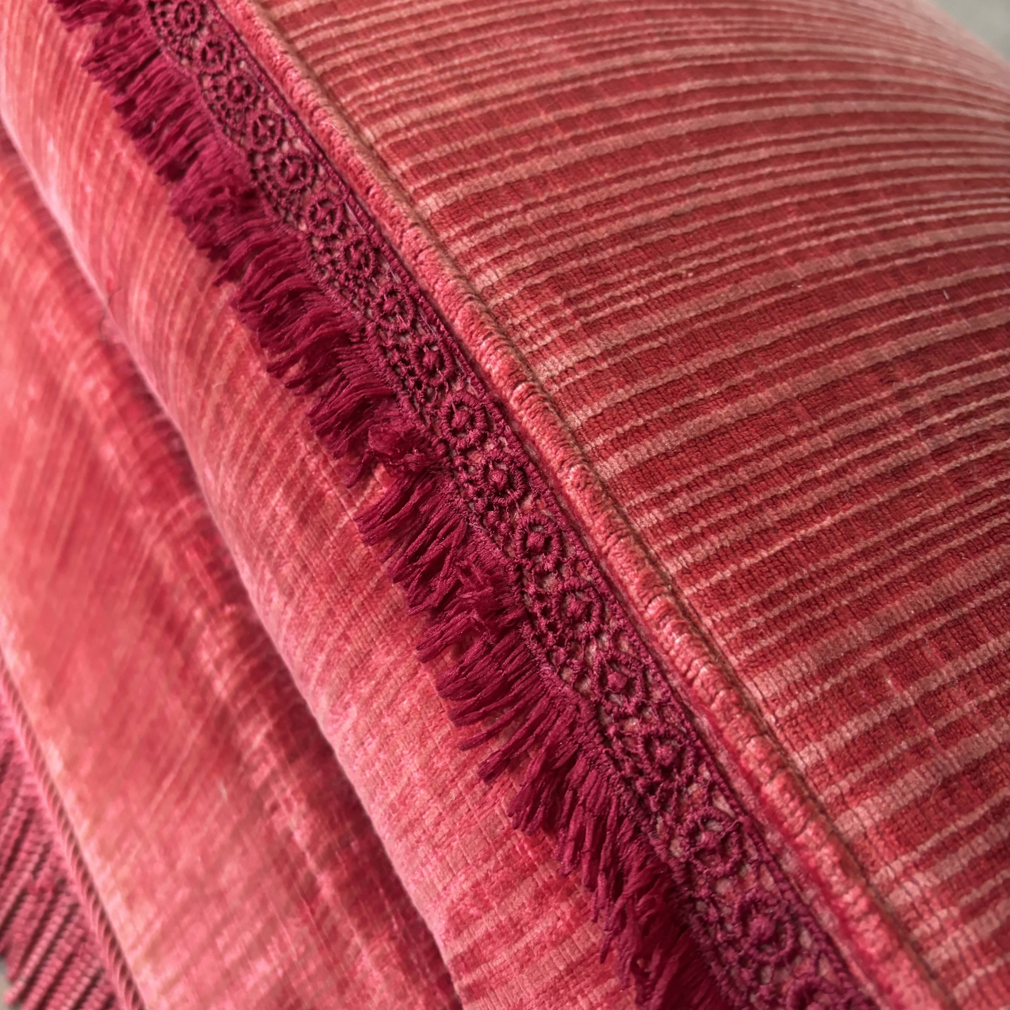 Vintage pouf in red fabric