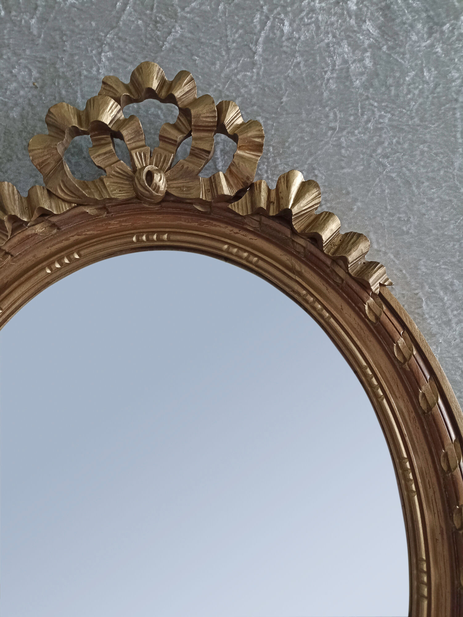 Oval mirror in carved and gilded wood in Louis XVI style