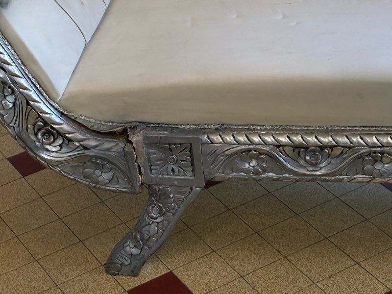 Baroque bench