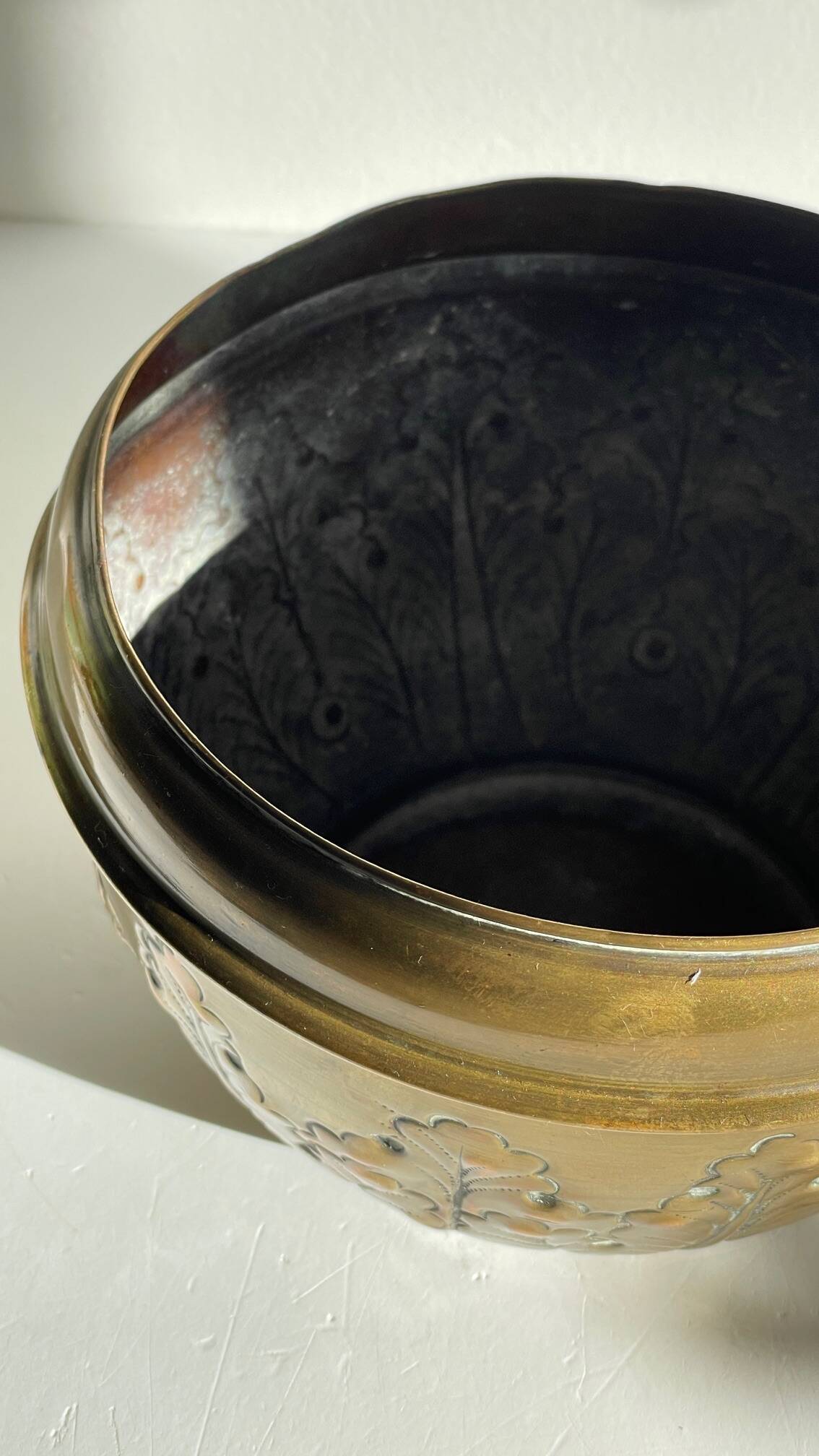 Art nouveau floral decor planter