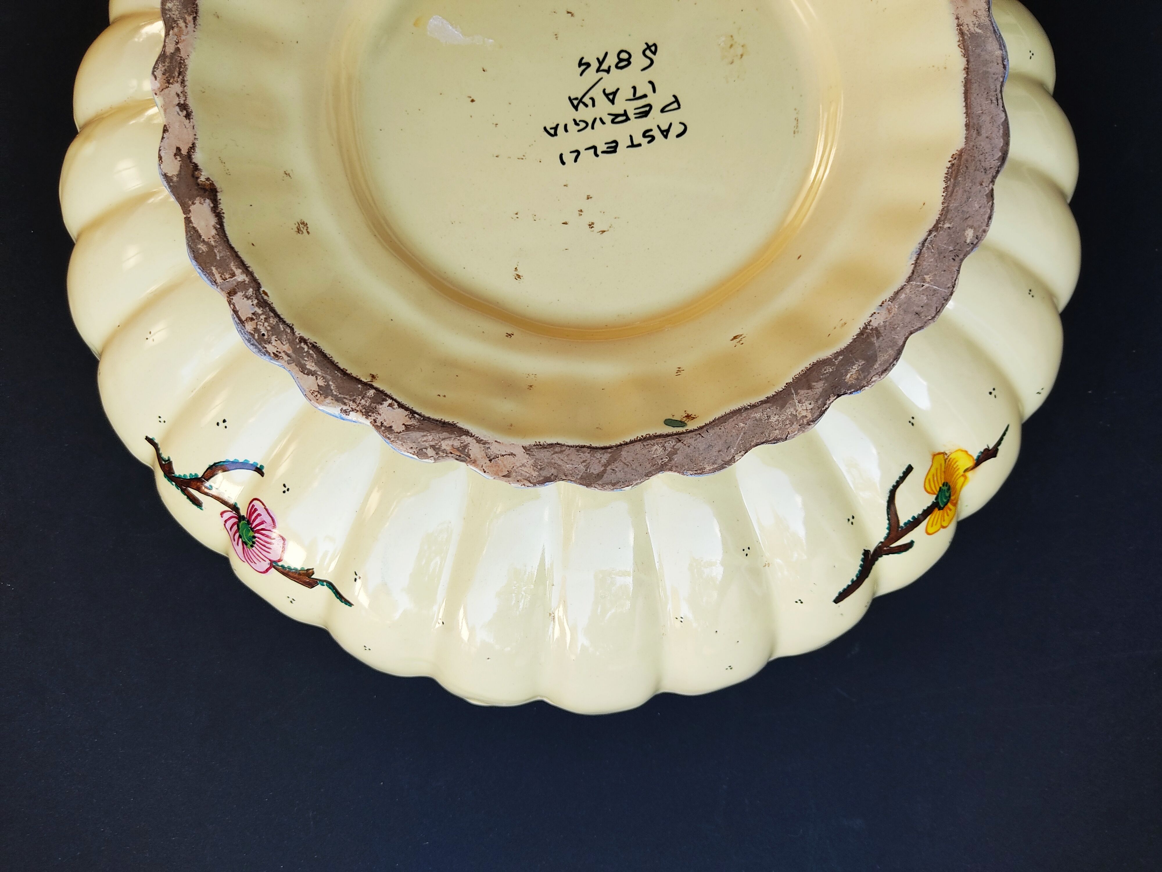 Flat on foot Italian earthenware Castelli Perugia