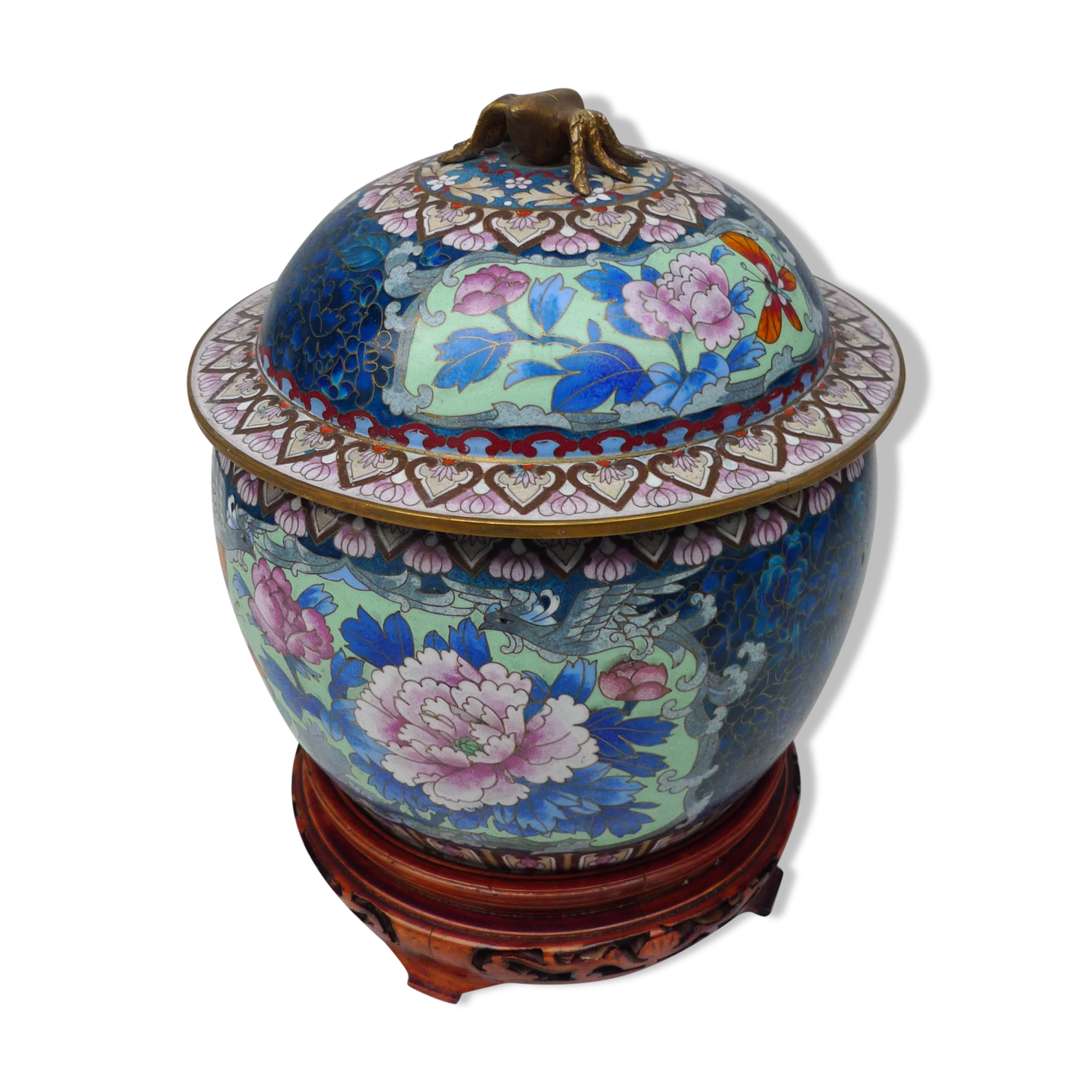 Covered pot in partition