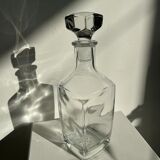 Smooth glass decanter with square base