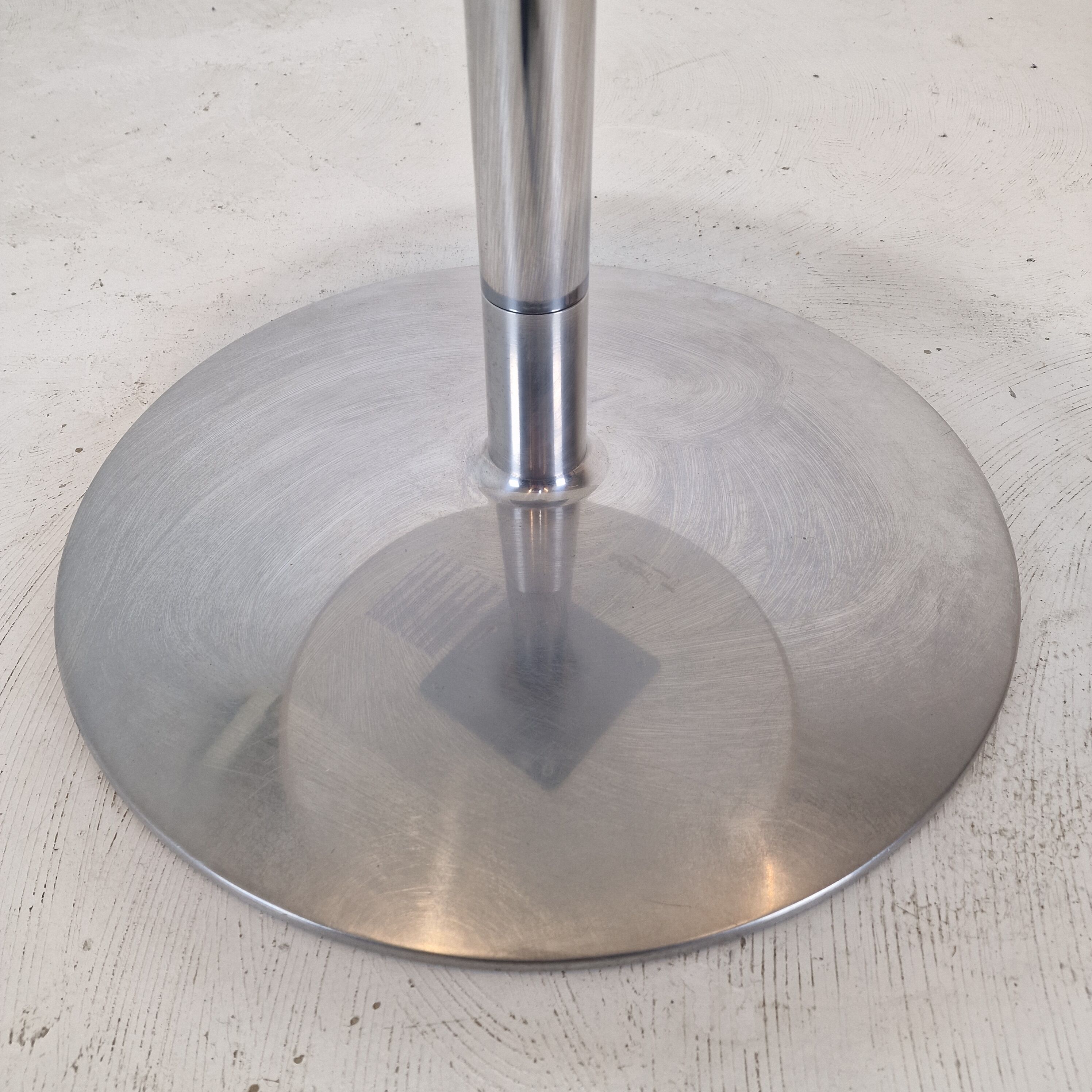 Round coffee table by Heoffrey Harcourt for Artifort