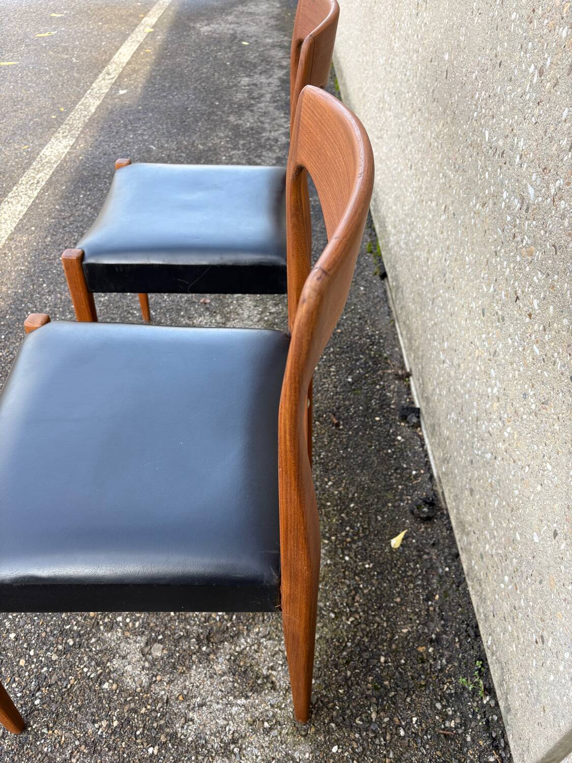 2 Scandinavian chairs