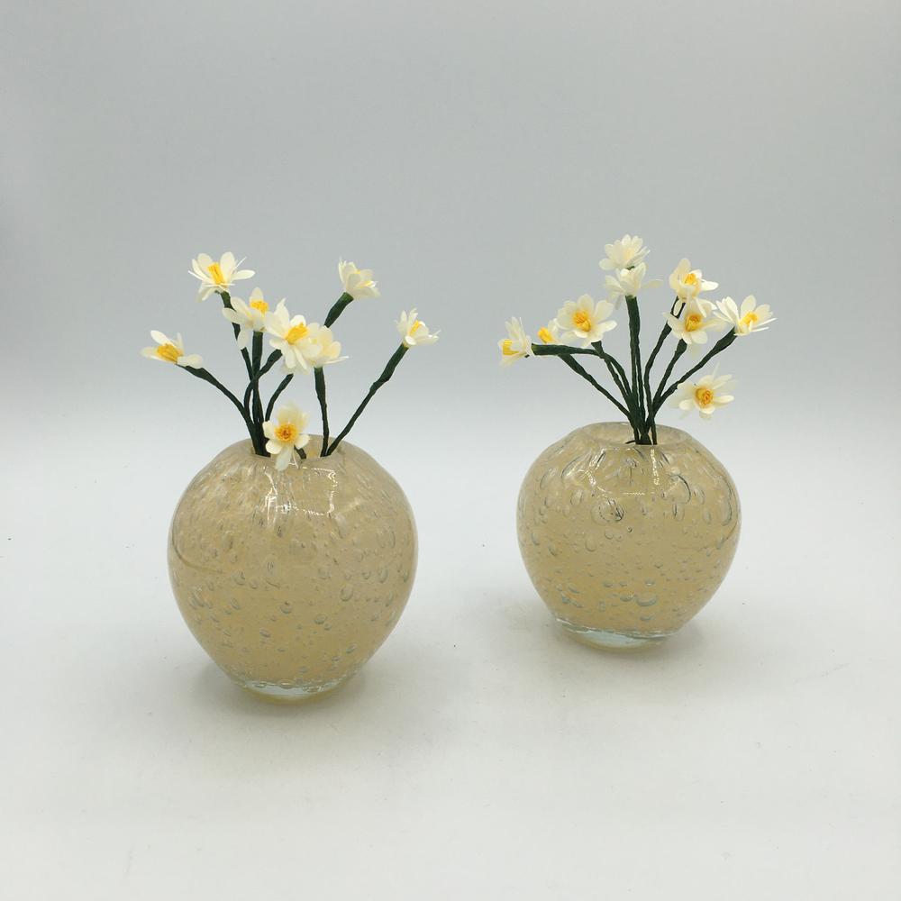 2 blown glass vases