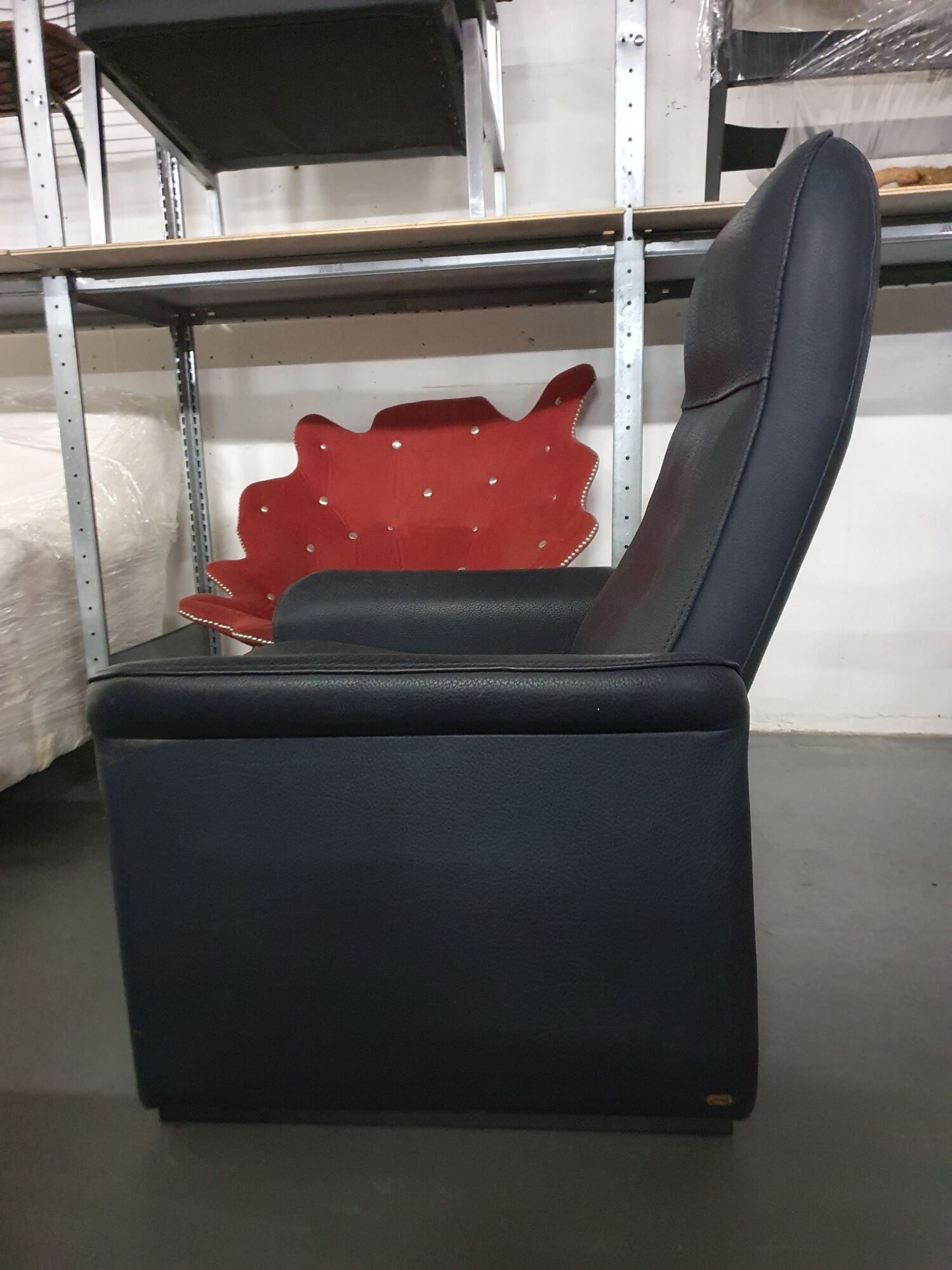 De Sede DS50 dark blue leather lounge chair, Switserland 1980's