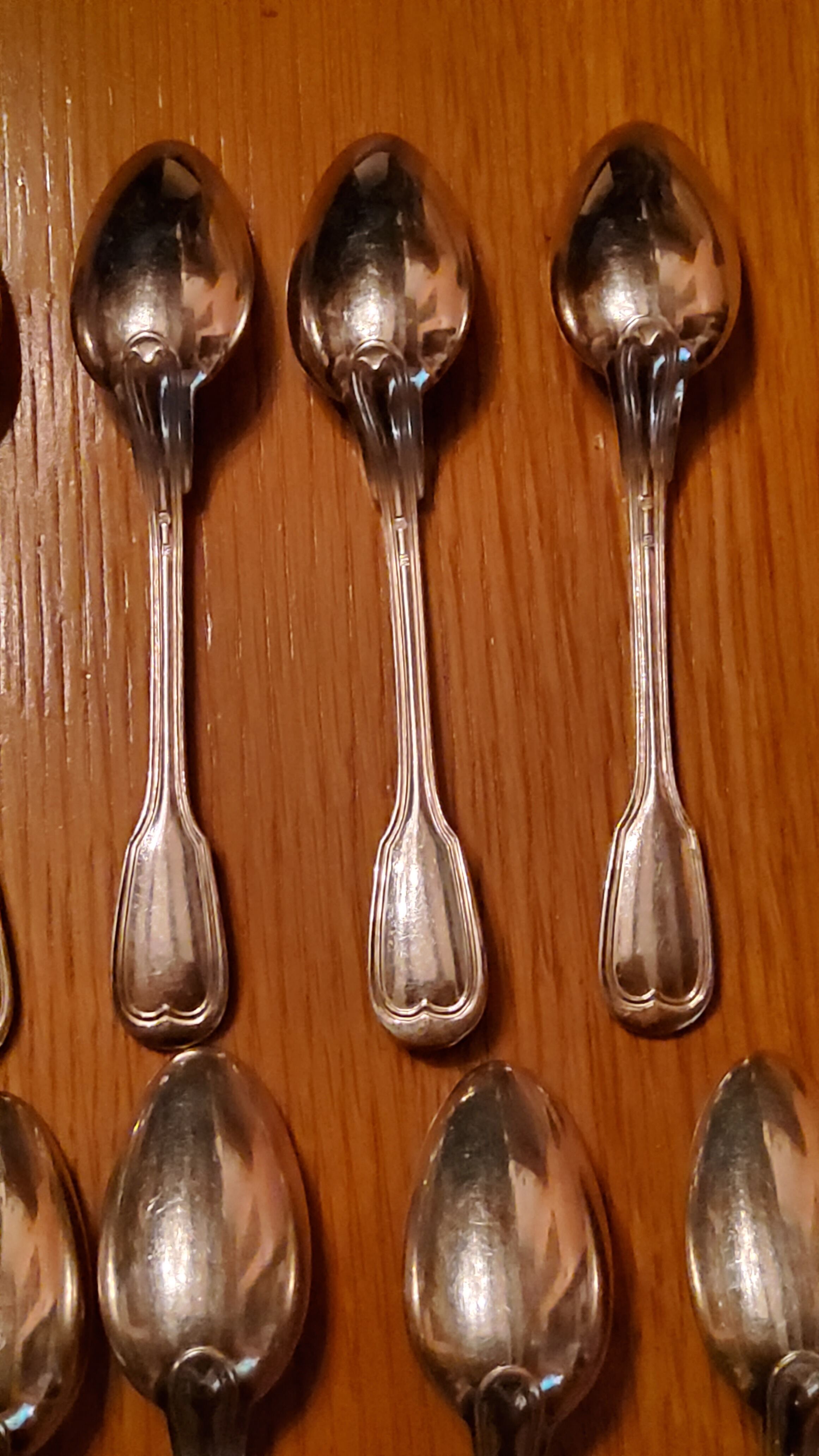 Coffret de 12 cuillères à dessert en métal argenté fin XIXième siècle