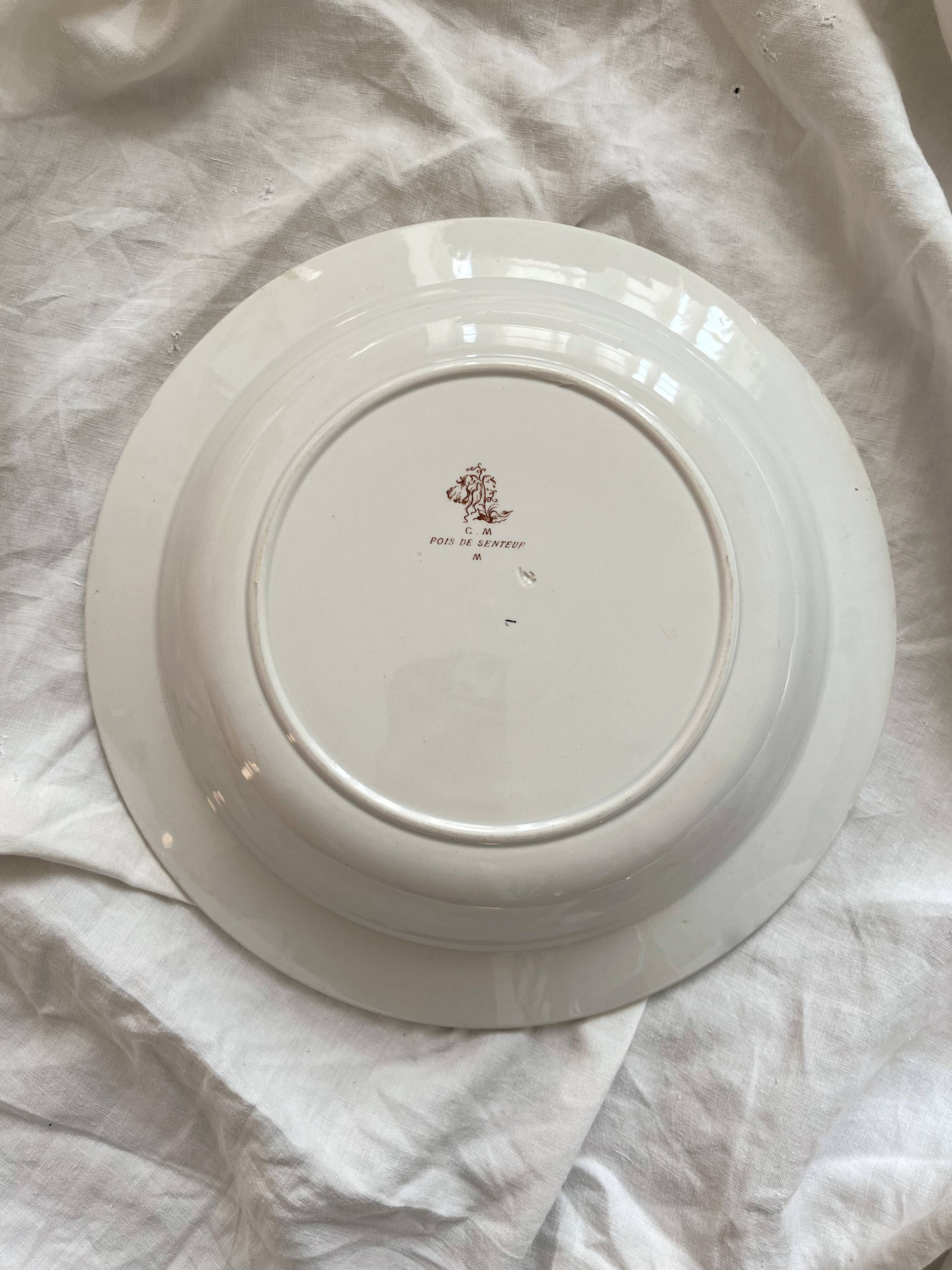 Hollow dish in iron earth sweet peas, Creil and Montereau