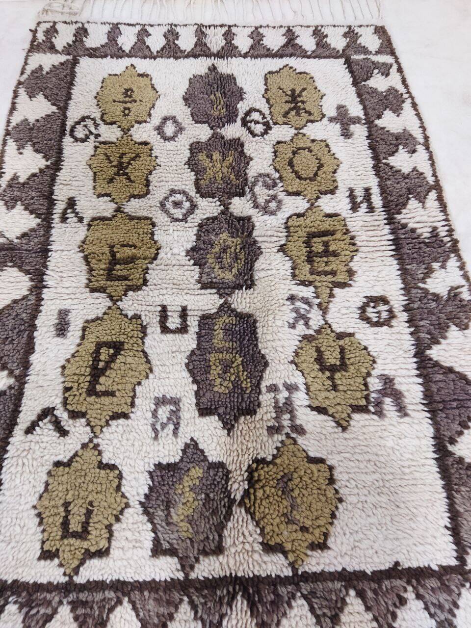 Handmade Moroccan Berber rug 134 x 90 cm