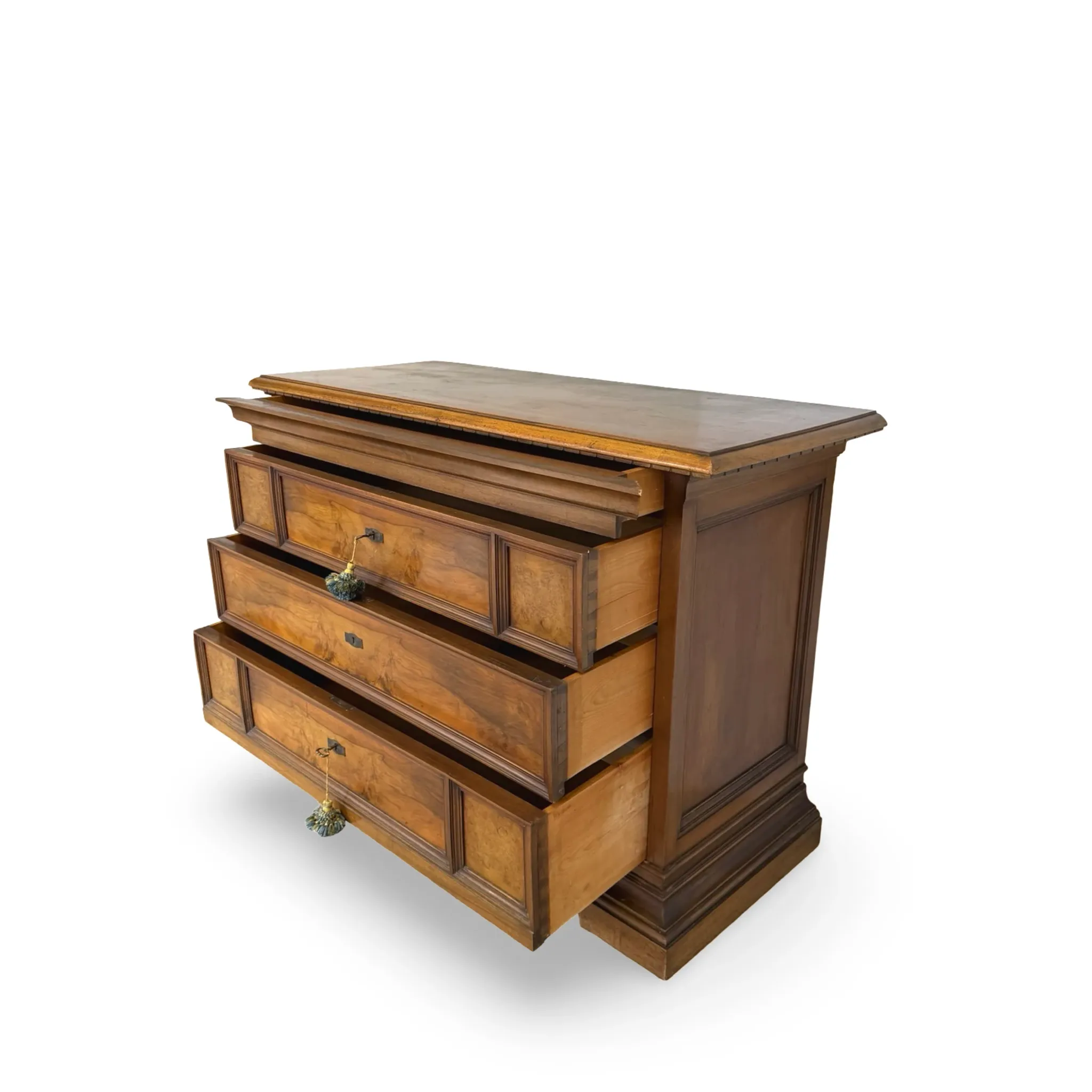Elegant antique Italian chest of drawers, dating from the 20th century