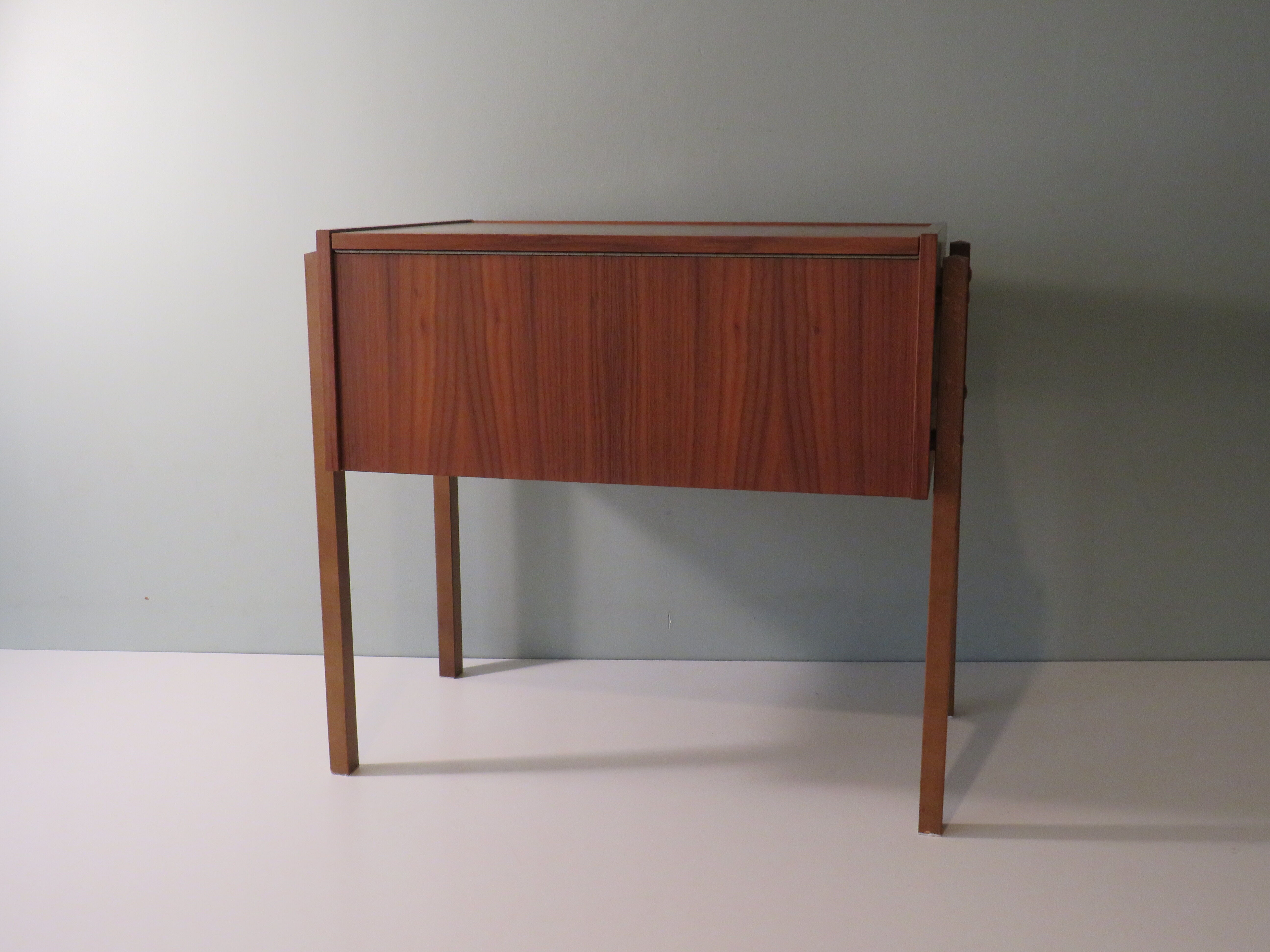 Meuble à couture vintage, Scandinavie 1970