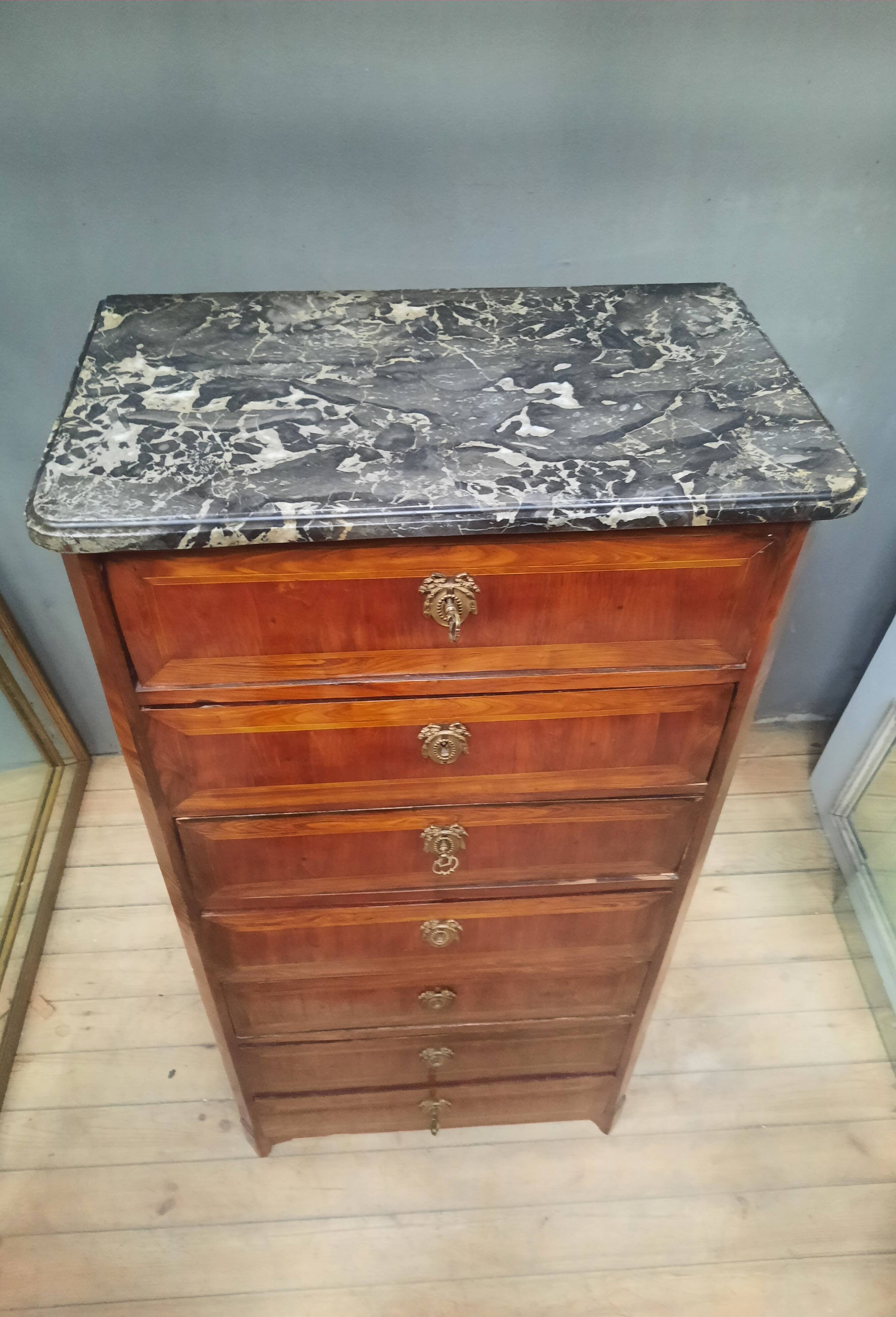 Eighteenth-century wooden veneer chest of drawers