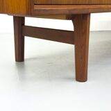 Buffet danois en teck par Henning Kjaernulf pour Bruno Hansen, années 1960