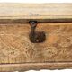Magnifique coffre de mariage ancien en bois sculpté