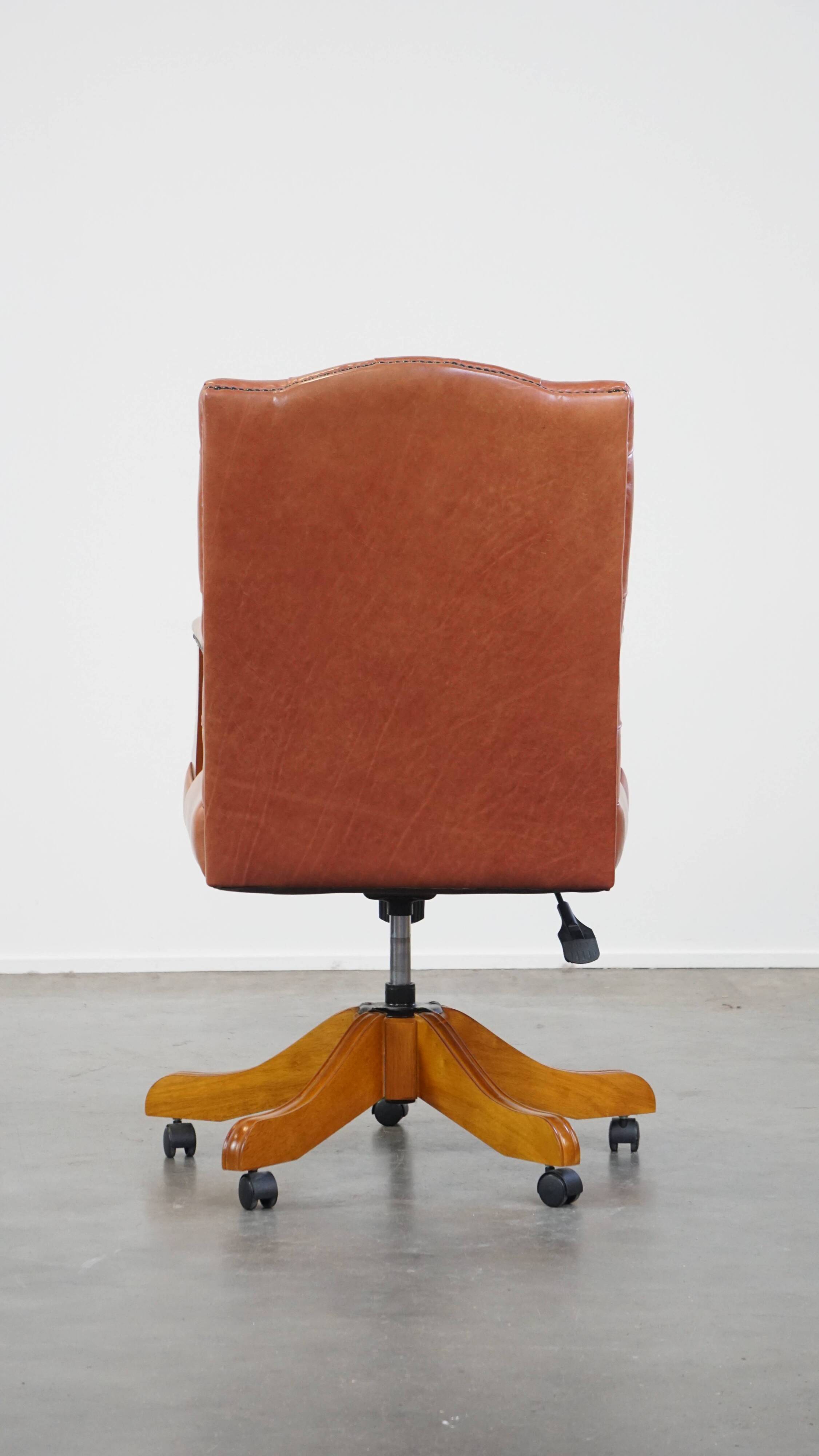 Height-adjustable leather English-style chesterfield office chair