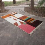 Beni Ourain Berber rug, handwoven in traditional style, size 100 x 200 cm.