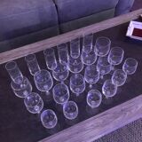 Ensemble de 24 verres en cristal d'Arques gravés modèle Matignon