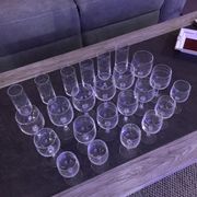 Ensemble de 24 verres en cristal d'Arques gravés modèle Matignon
