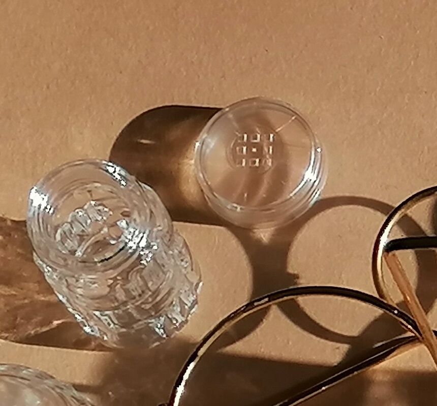 Servant salt shaker pepper golden metal