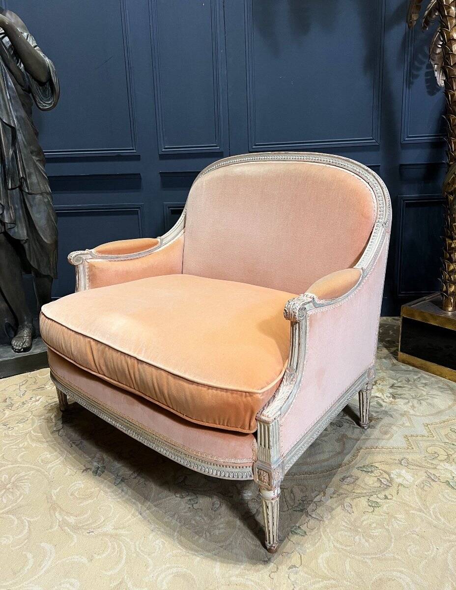 Marquise / Small Sofa From the Napoleon III Period in Painted Wood, Finely Carved - 19th Century