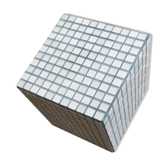 Cube en carreaux céramique, tabouret, bout de canapé