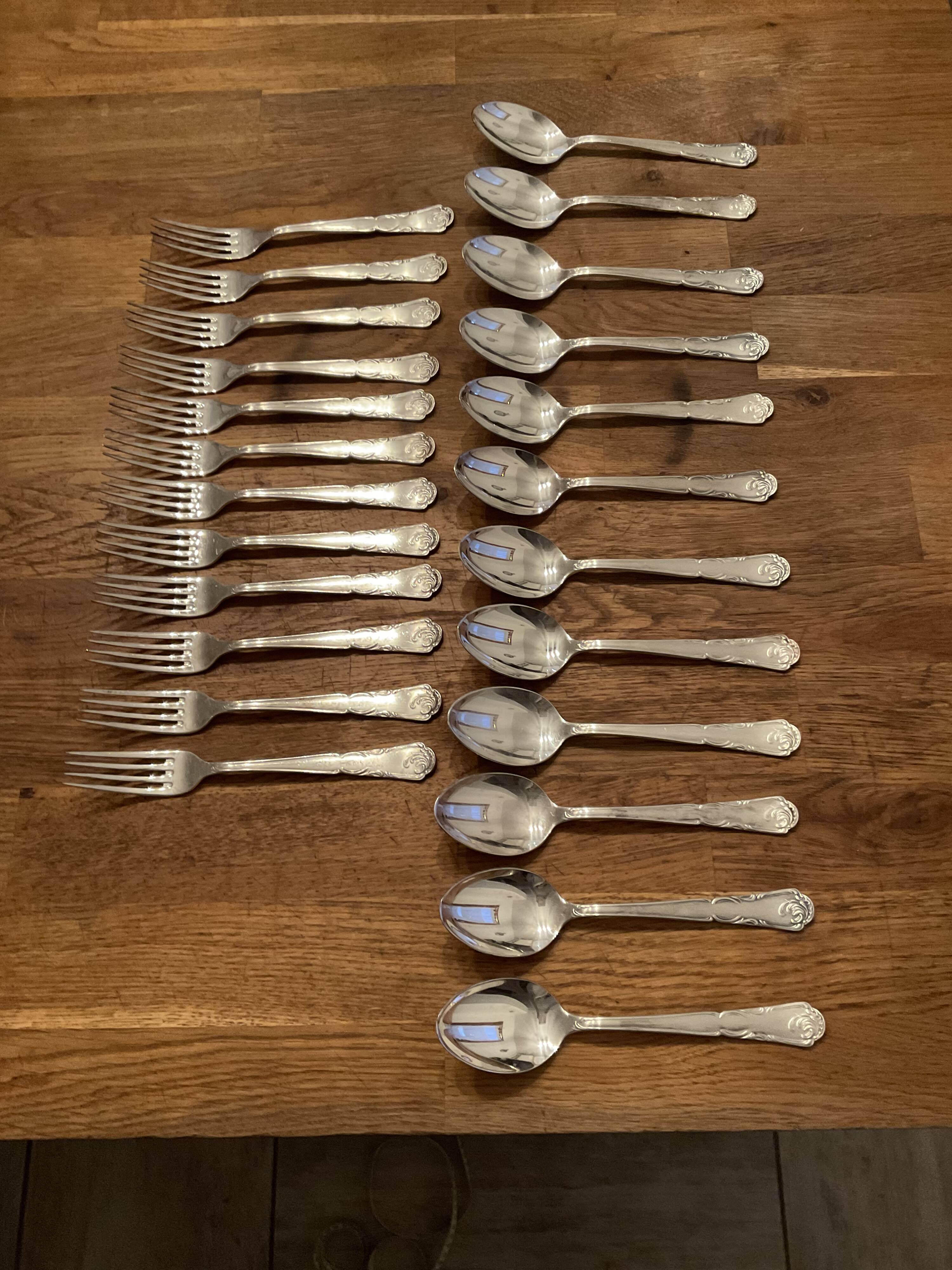 Coffret 12 fourchettes et 12 cuillères, gulden, métal argenté
