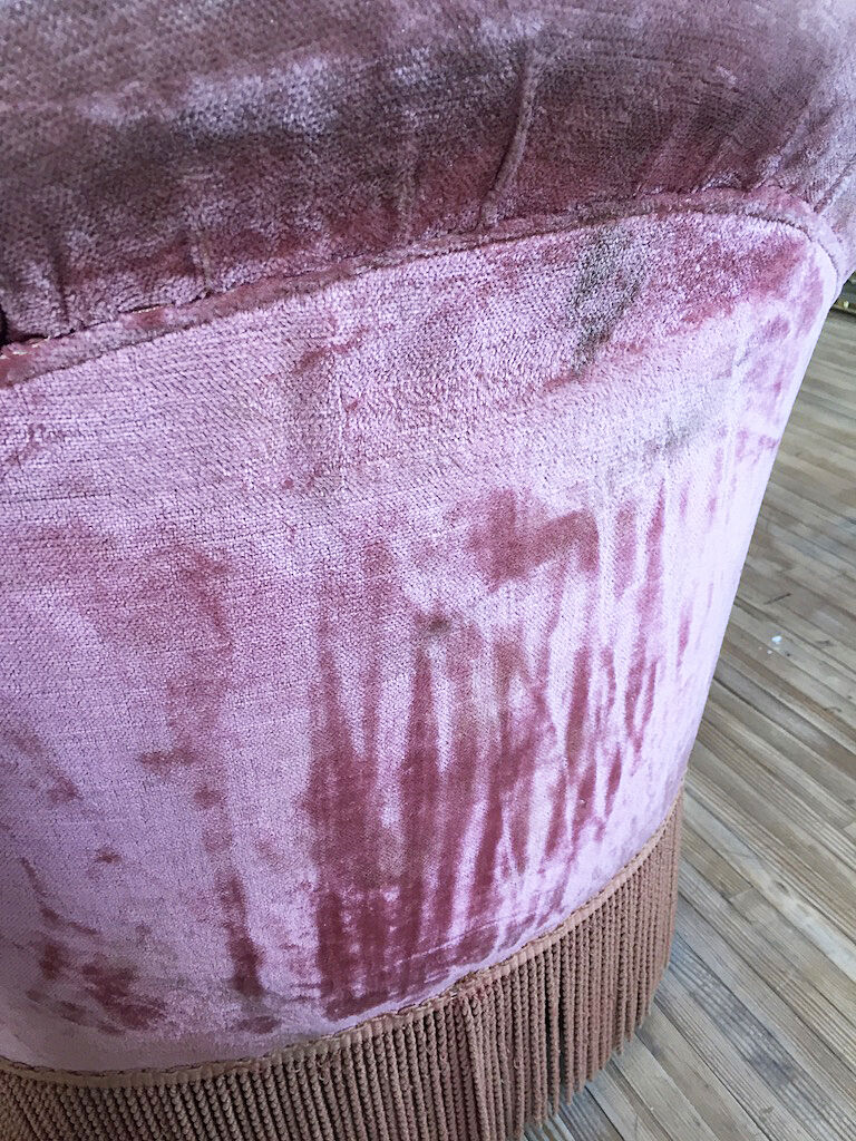 Armchairs pink captionne toad