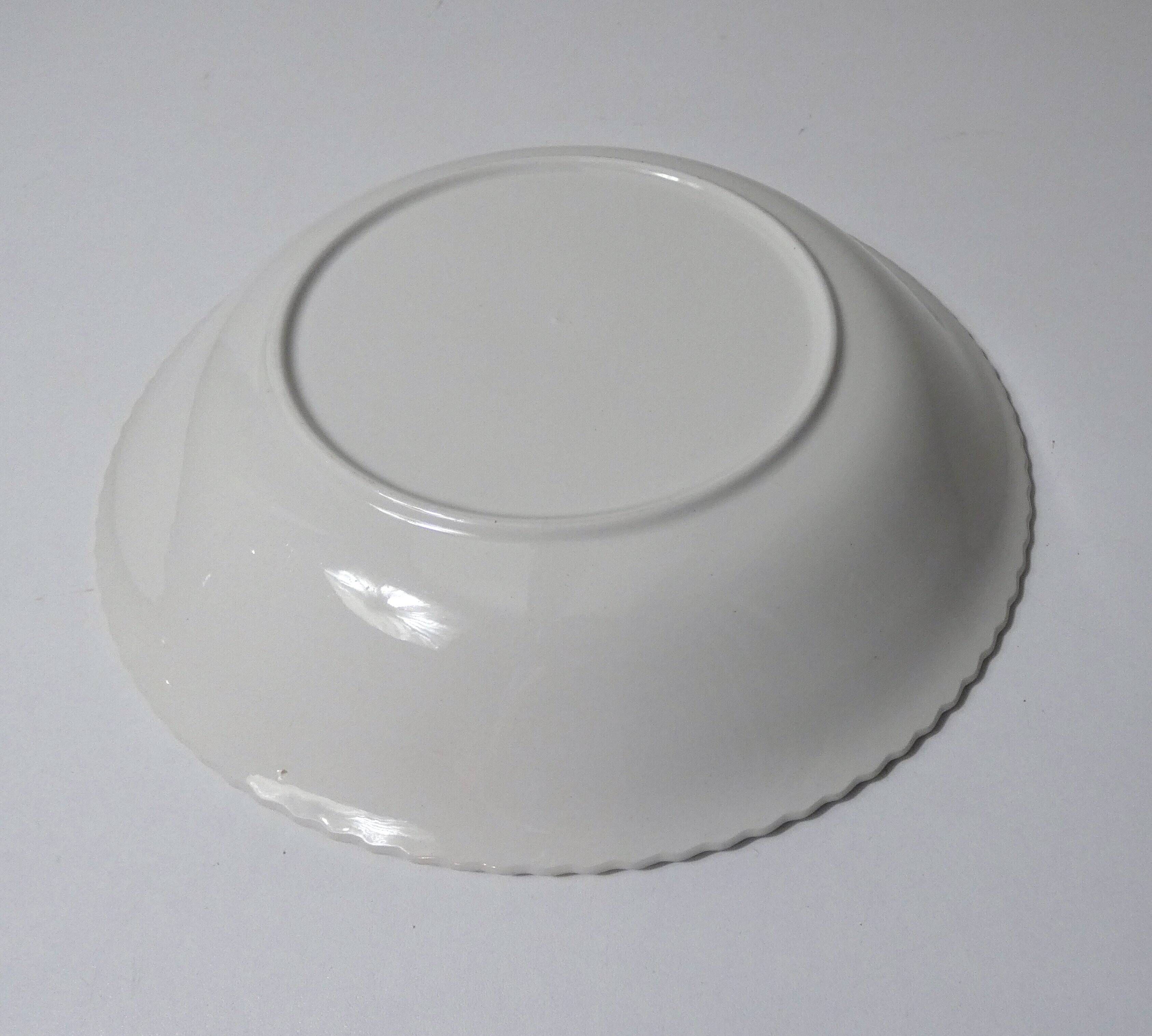 plat blanc crème en faïence