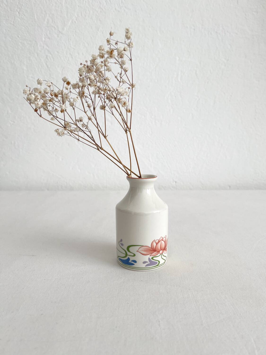 Villeroy & Boch "Florida" porcelain vase in vitro