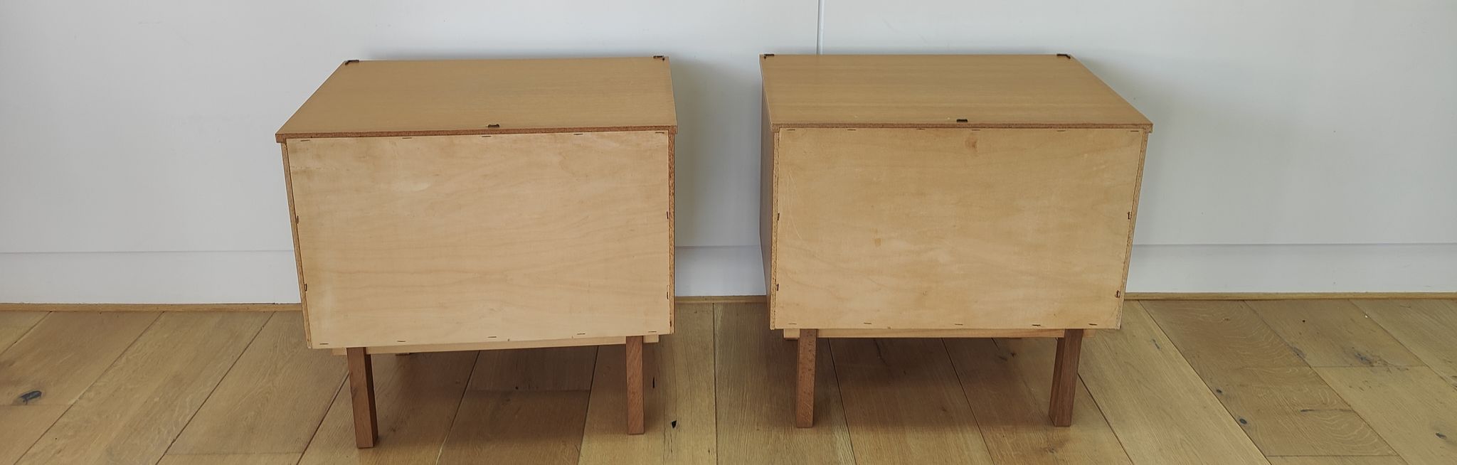 Set de 2 tables de chevet du milieu du siècle