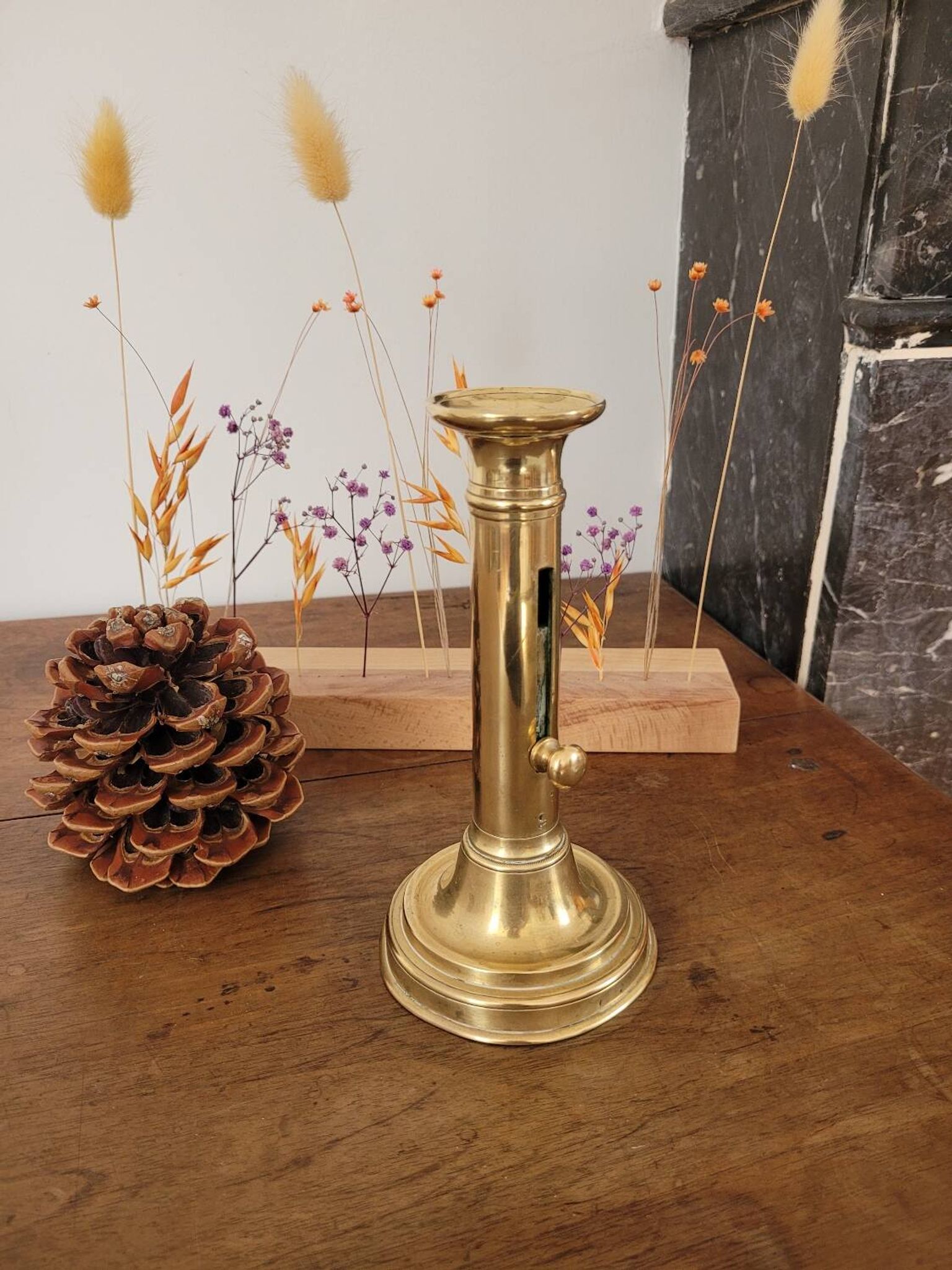 Push candle holder with tiered base no. 1