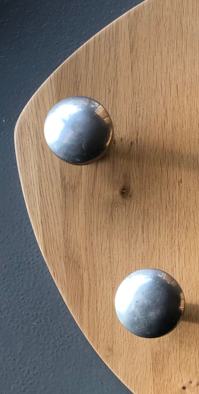 Wall-mounted coat rack with 5 hooks on oak top