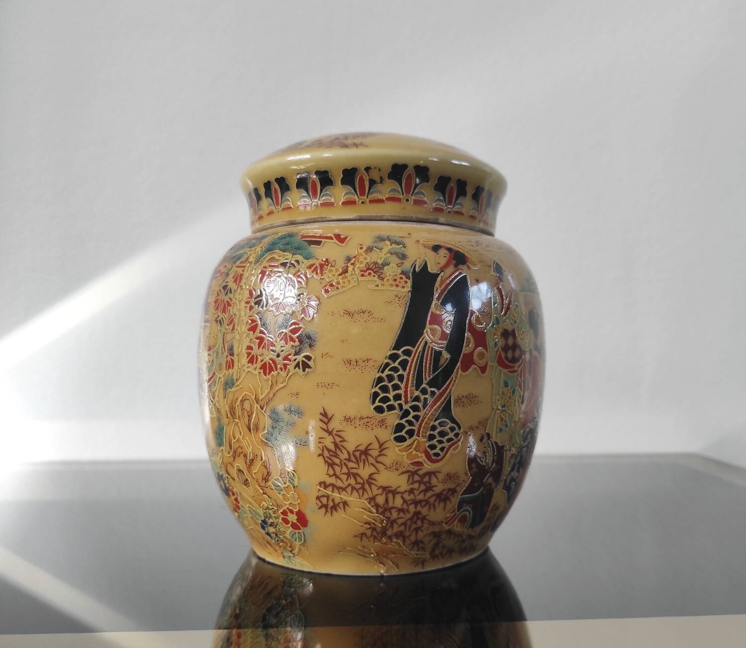 Ancien pot à gingembre style Satsuma • Décor Geishas & Dorures