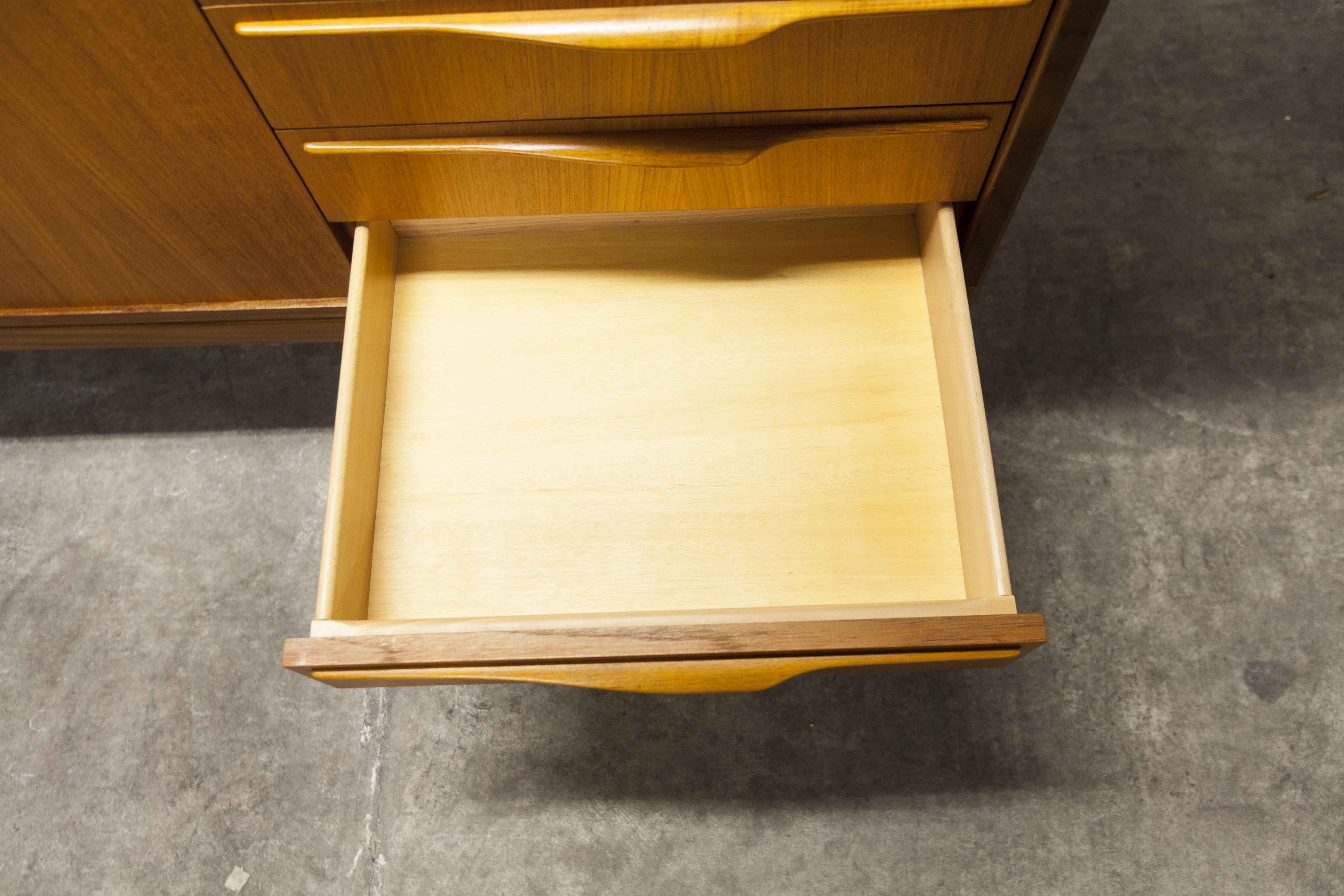 Armoire scandinave en teck 1969 NF Ameublement 202