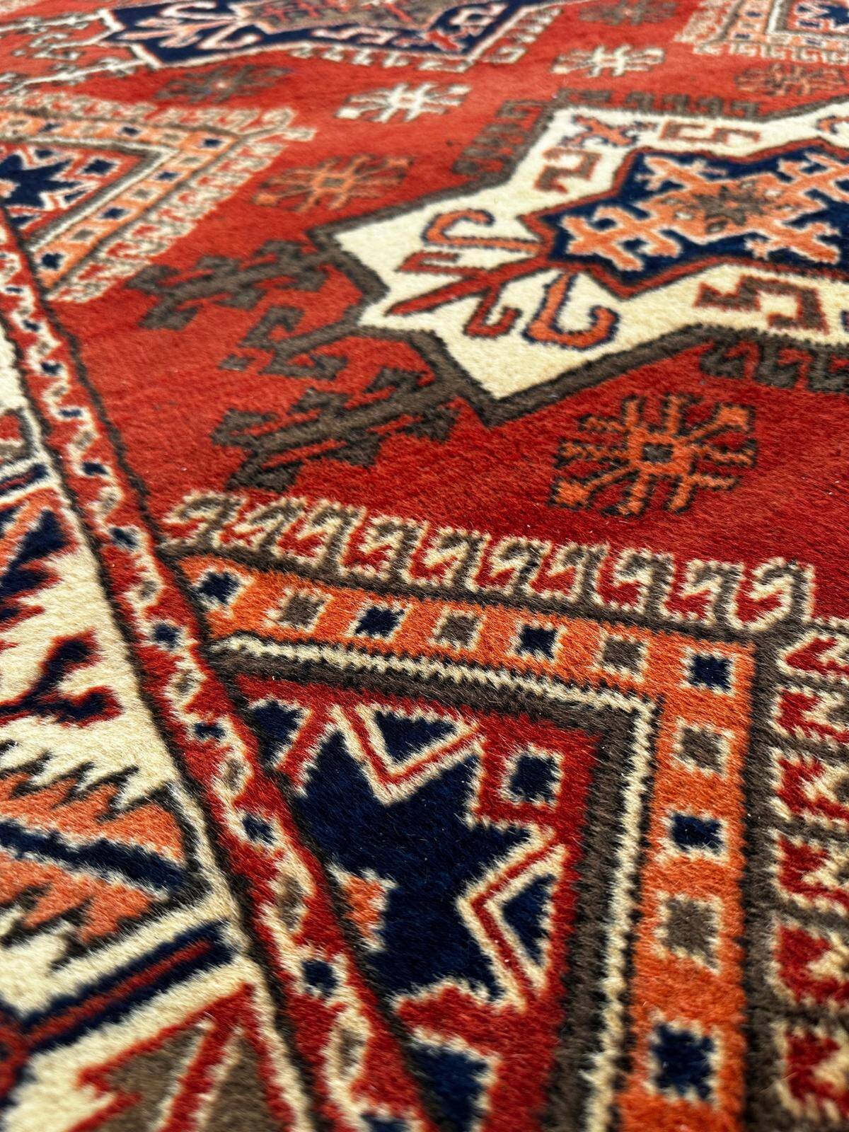Hand-knotted Turkish rug 160cm x 100cm