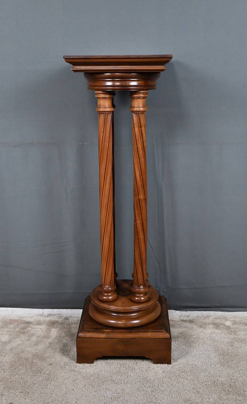 Swivelling stool in walnut, neo-Gothic style – 1900