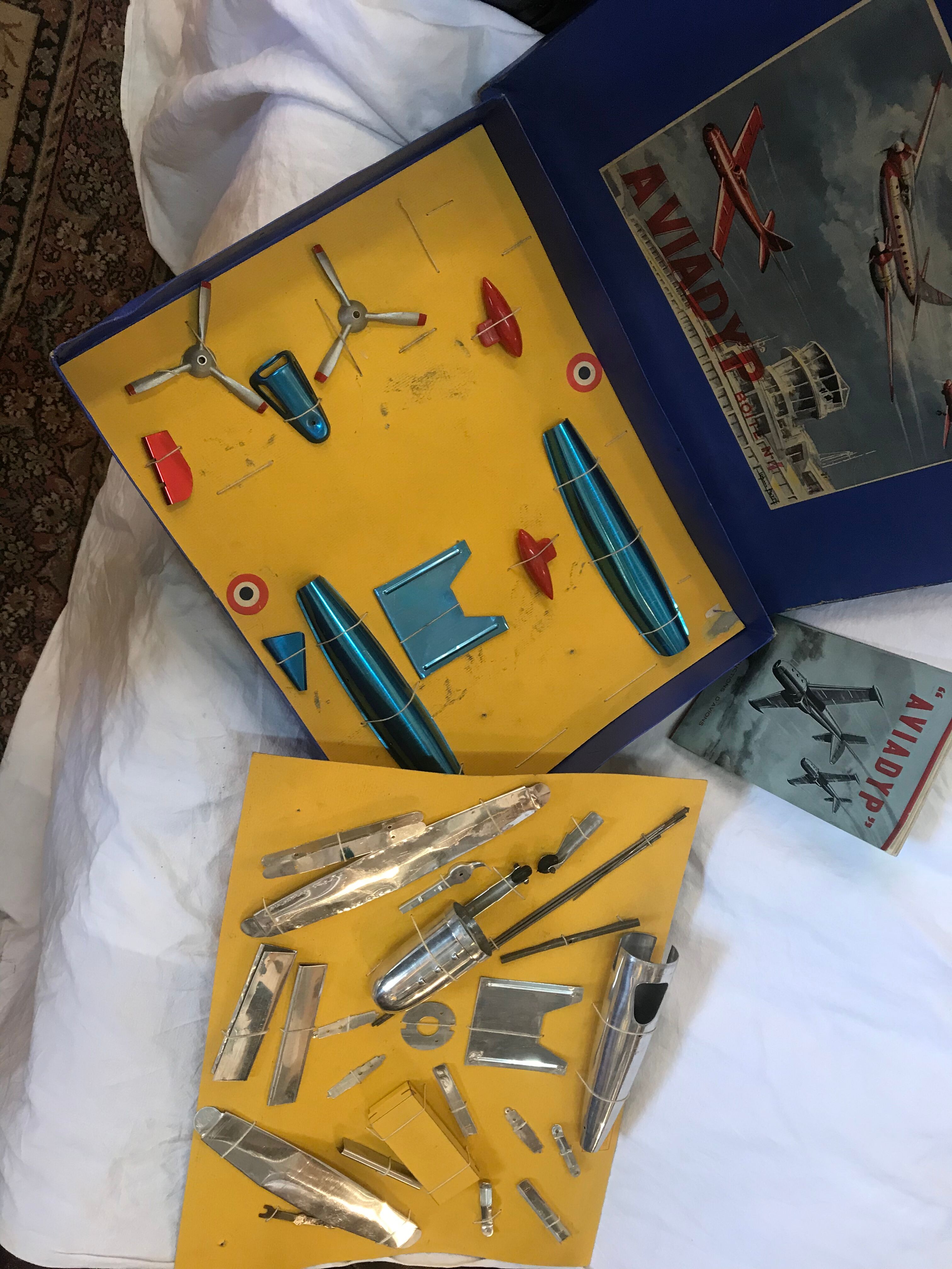 Model airplane AVIADYP