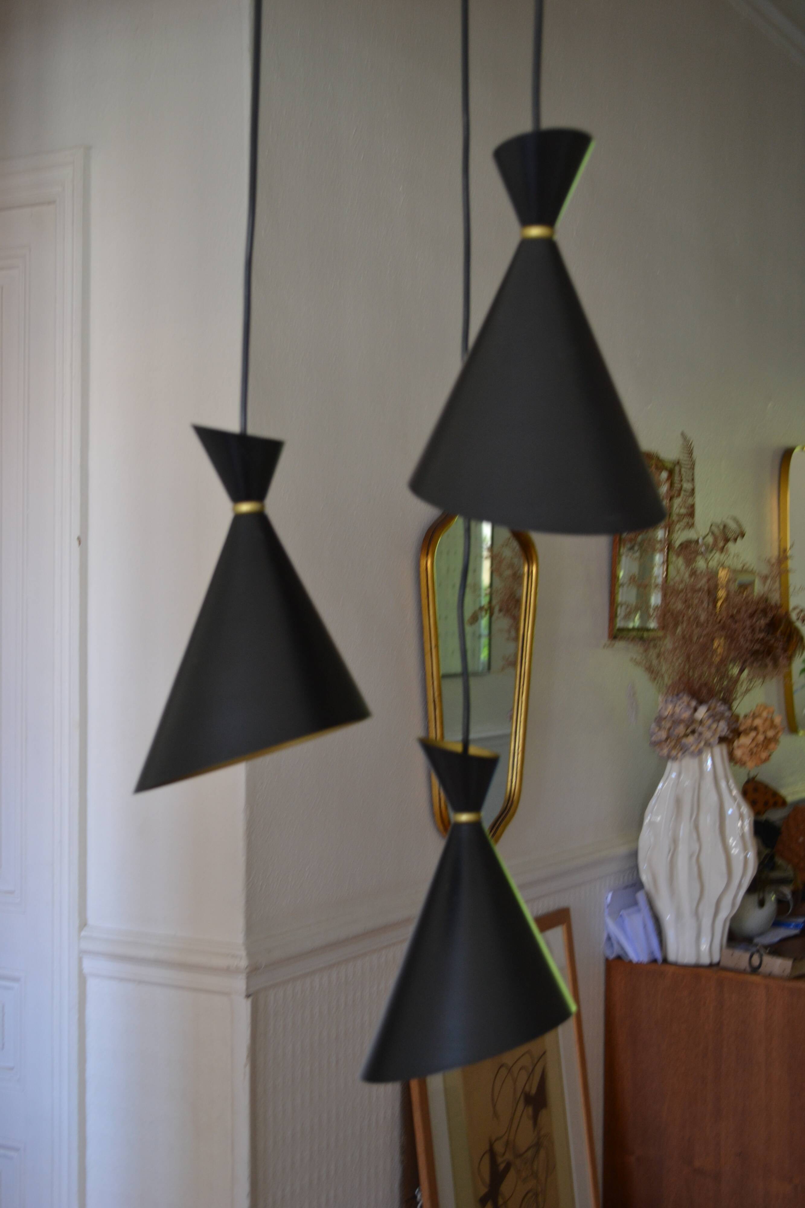 Vintage large chandelier with 3 tulips in black and gold Diabolo.