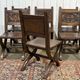 Suite de 6 chaises et 2 fauteuils en chêne et cuir à décor gothique