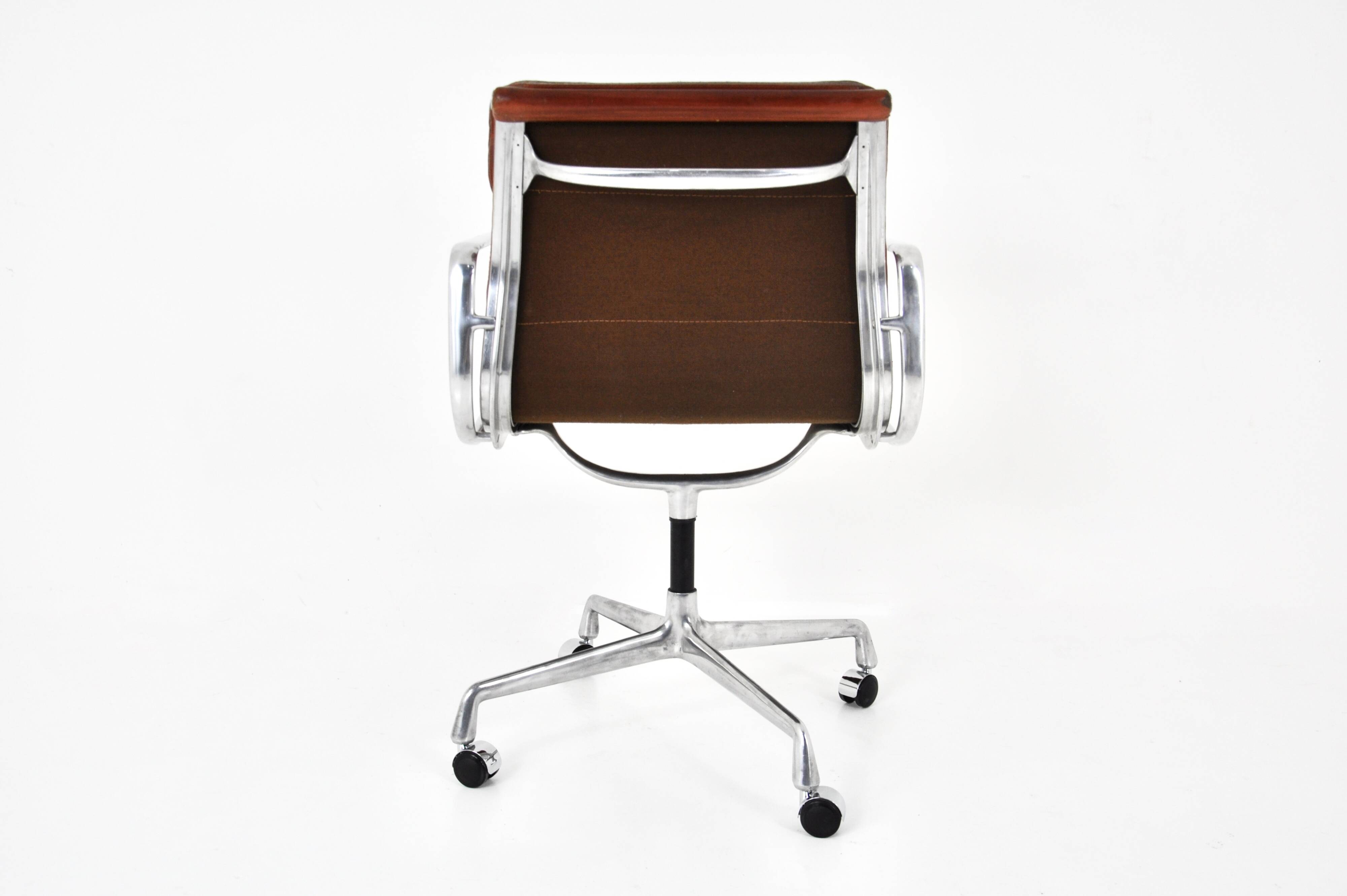 Office armchair by Charles and Ray Eames for Herman Miller, 1970