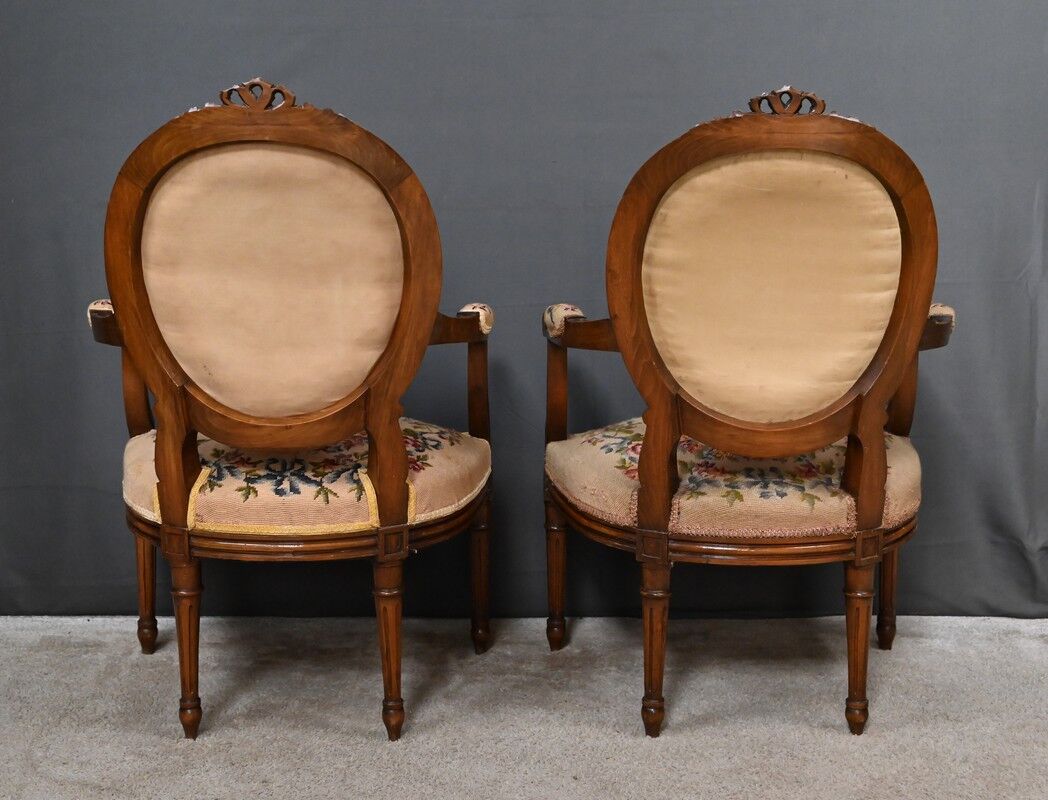 Paire de fauteuils en hêtre, style Louis XVI – début XXe